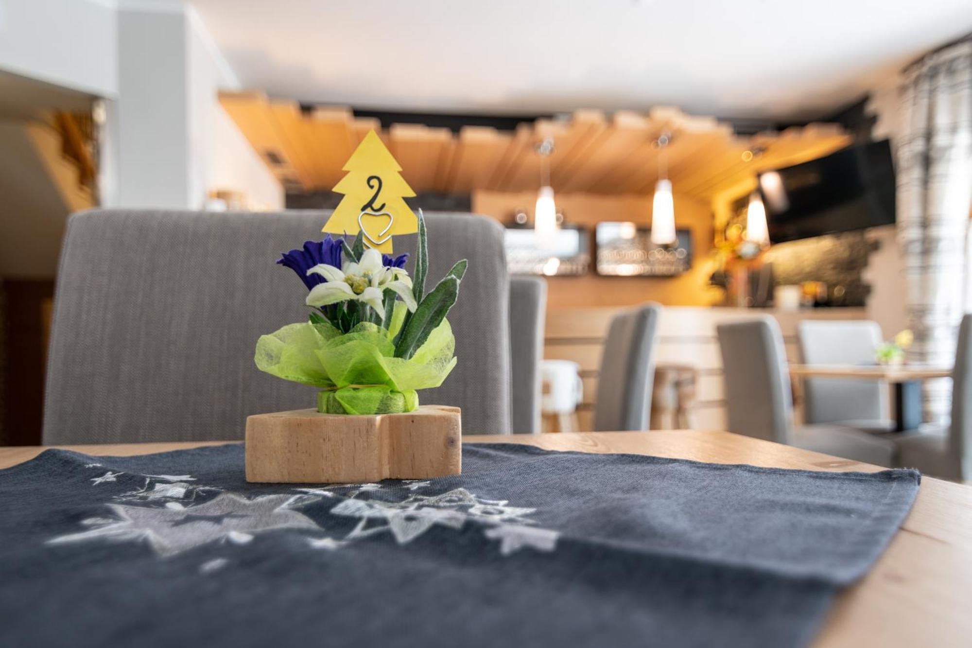 Aparthotel Dolomites Living&Relax Commezzadura Kültér fotó