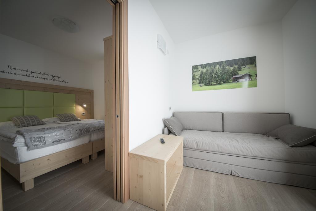 Aparthotel Dolomites Living&Relax Commezzadura Szoba fotó